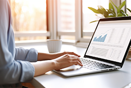 守在就业季中的毕业生，等待青年失业率曲线往下走